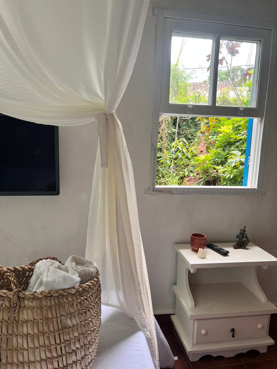 Top Airbnb: Casa Coral: Kitchen, Wi-Fi, tropical balcony in Ilhabela