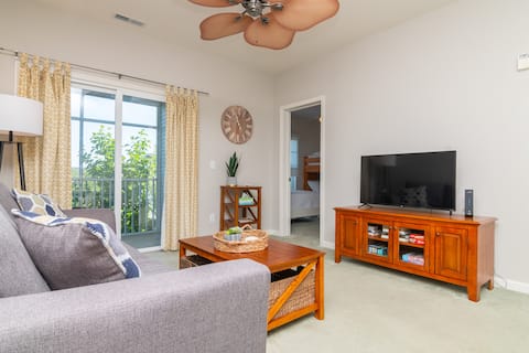 Beach Escape Condo w/ Pool - Lewes Beach 3.5 Miles