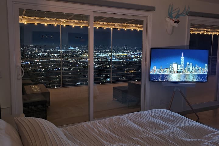 AMAZING PANORAMIC VIEWS from a modern, smart home