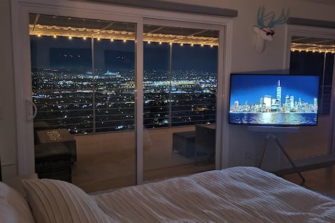 AMAZING PANORAMIC VIEWS from a modern, smart home