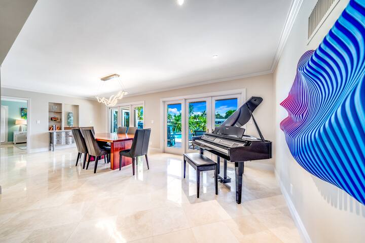 Exquisite Heated Pool+Waterfront! Close To Beach! gallery image 4