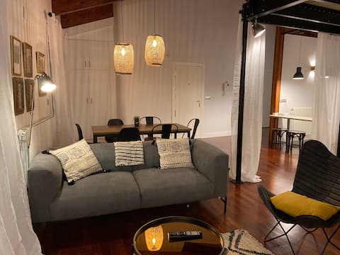 Anuncio de Airbnb popular: Penthouse Vibes: Iconic Temple Views en Zaragoza