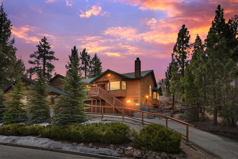 ★Luxury Retreat★Hot Tub★AC ★By the Lake ★Game Room