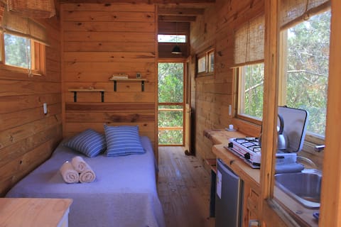 Top Airbnb: Rama Refugio Tiny house just steps from the ocean in Castillos