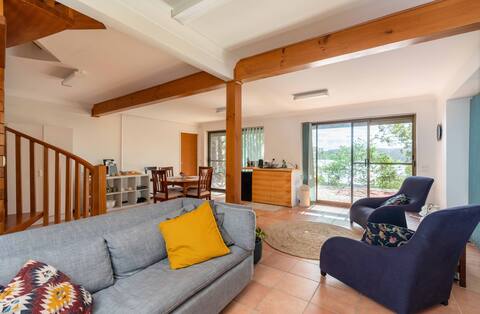 Quiet, coastal guesthouse in the bush
