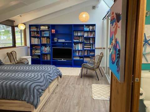 Top Airbnb: Sandalwood Studio - A coastal escape. in Vincentia
