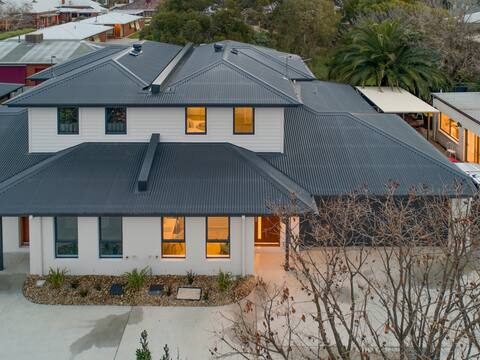 Merchant's Court: Central 3 bedroom townhouse!