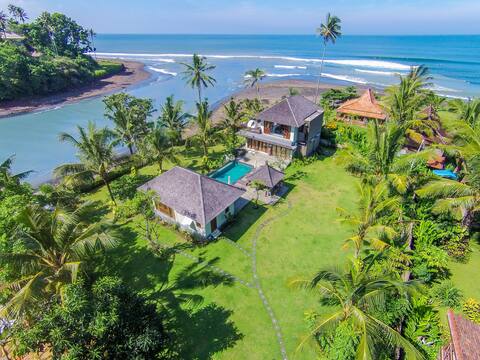 4 bedroom Beach Villa, set in huge private garden.