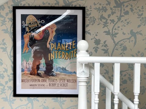 Cheerful 2 Bedroom Townhouse with Cinema Loft