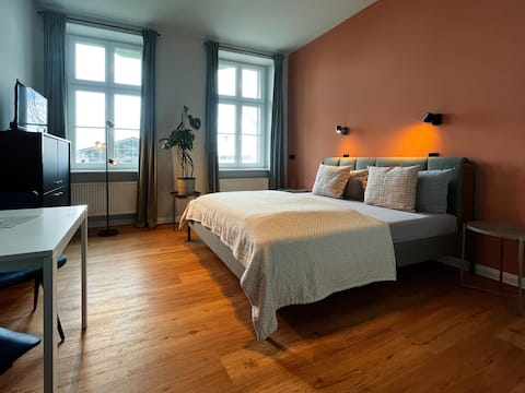 Spacious double room with harbor view