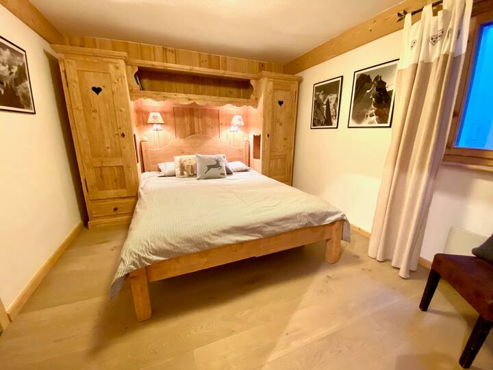 Главен брачен кревет (широк 160 см)