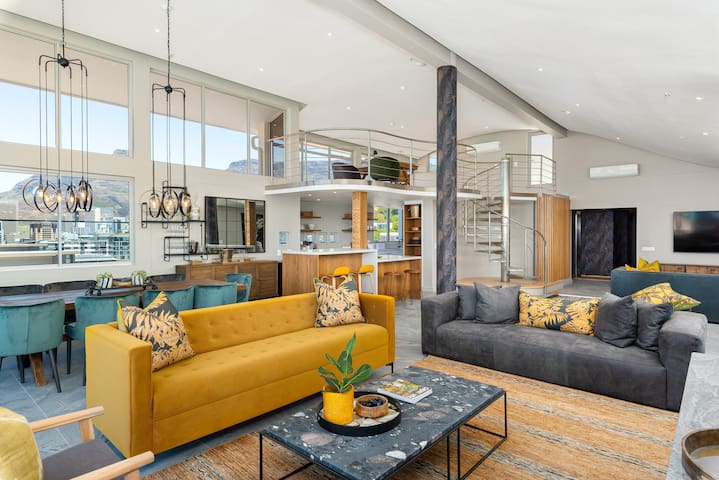 Penthouse in The Sky | 360° Views | Private Pool