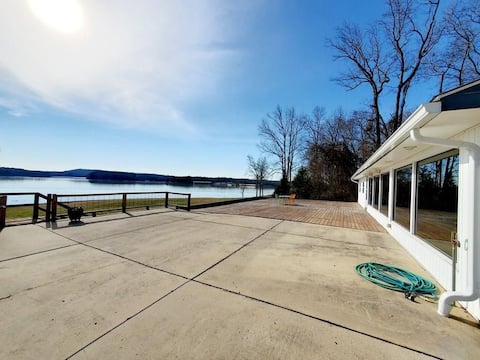 Lake Cabin with Incredible Views