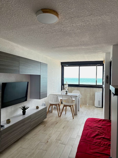 Top Airbnb: Two-room apartment facing the sea • Direct beach access + Parking in Le Barcarès