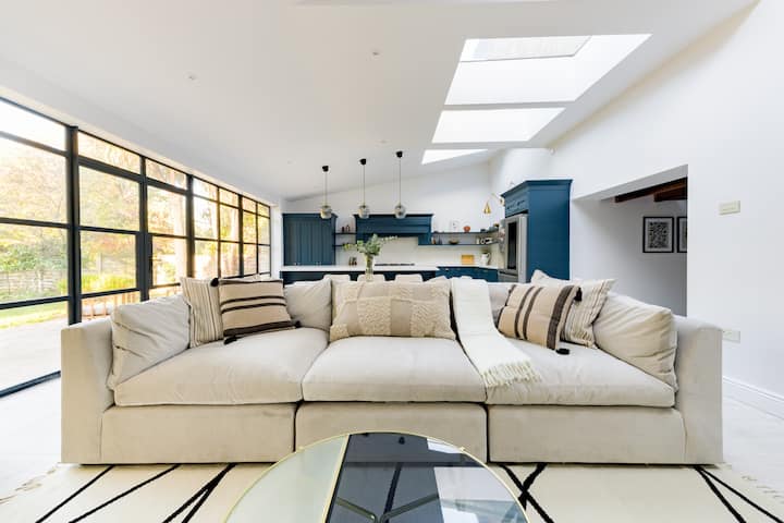 Spacious & Luxurious Gem In City - Abbey Wood - London