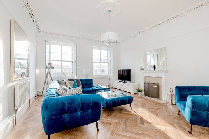 Heart of Edinburgh City Centre 3 Bed Georgian Apt