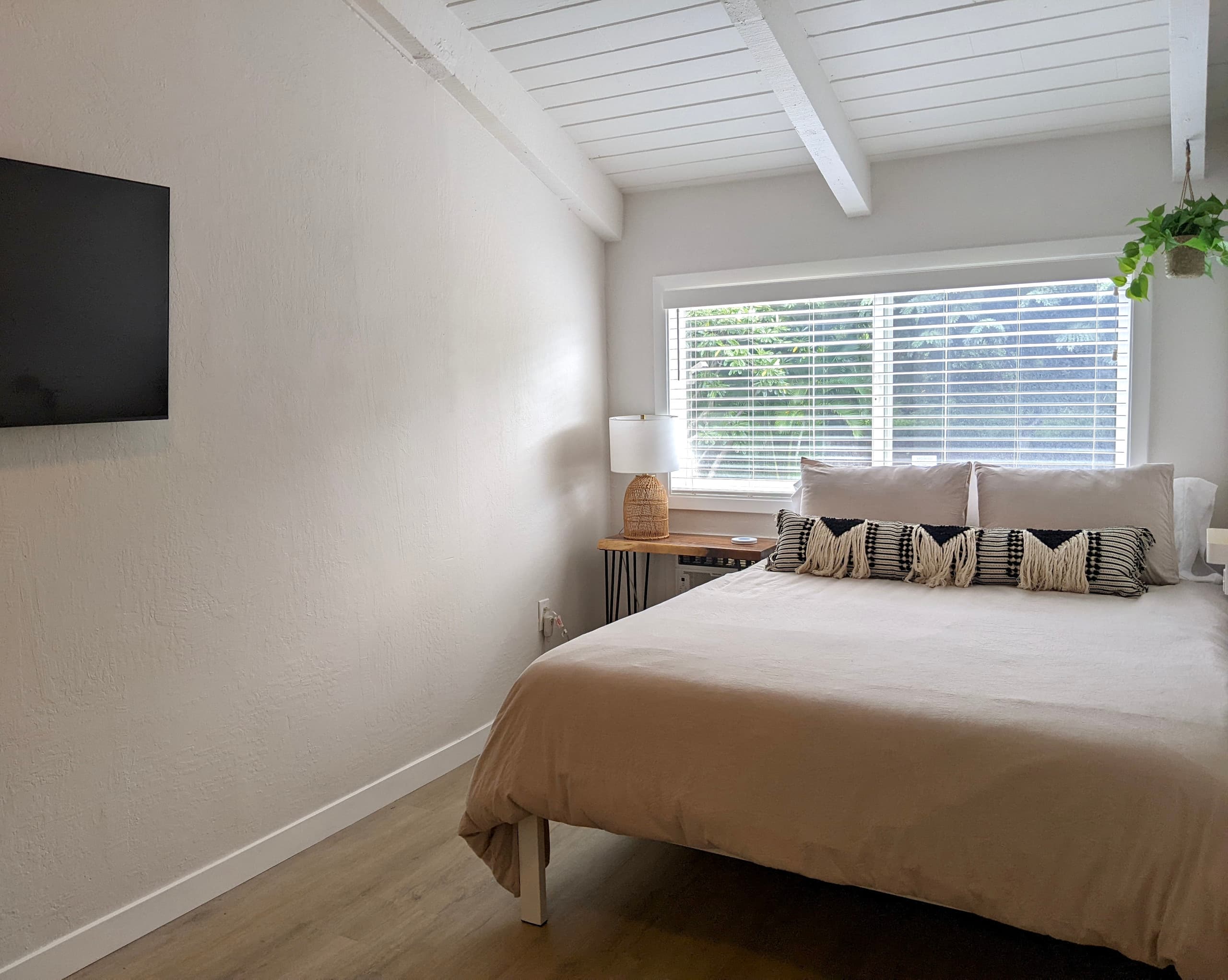 Townhouse in Lahaina · ★4.96 · 3 bedrooms · 4 beds · 1.5 baths - Image 10