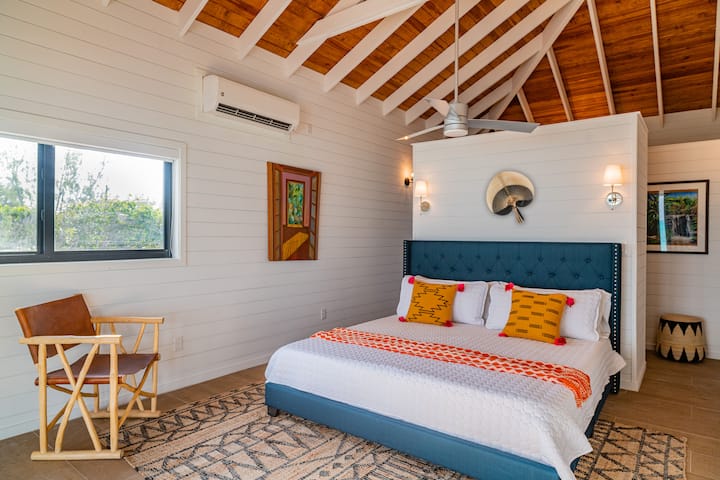 Основен апартамент №3 (суперголямо двойно легло) в основната къща. Самостоятелна баня.