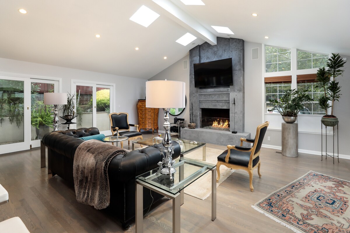 Executive Hillside Hideaway