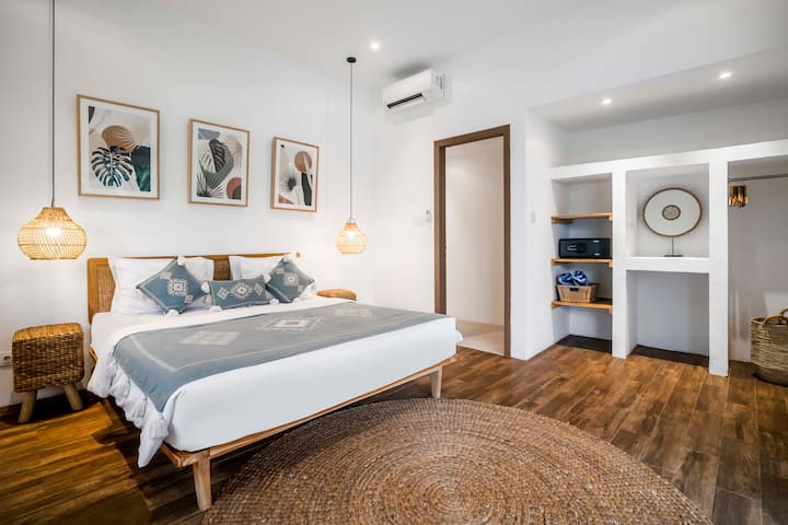 Descansa y rejuvenece en el dormitorio elegante y cómodo