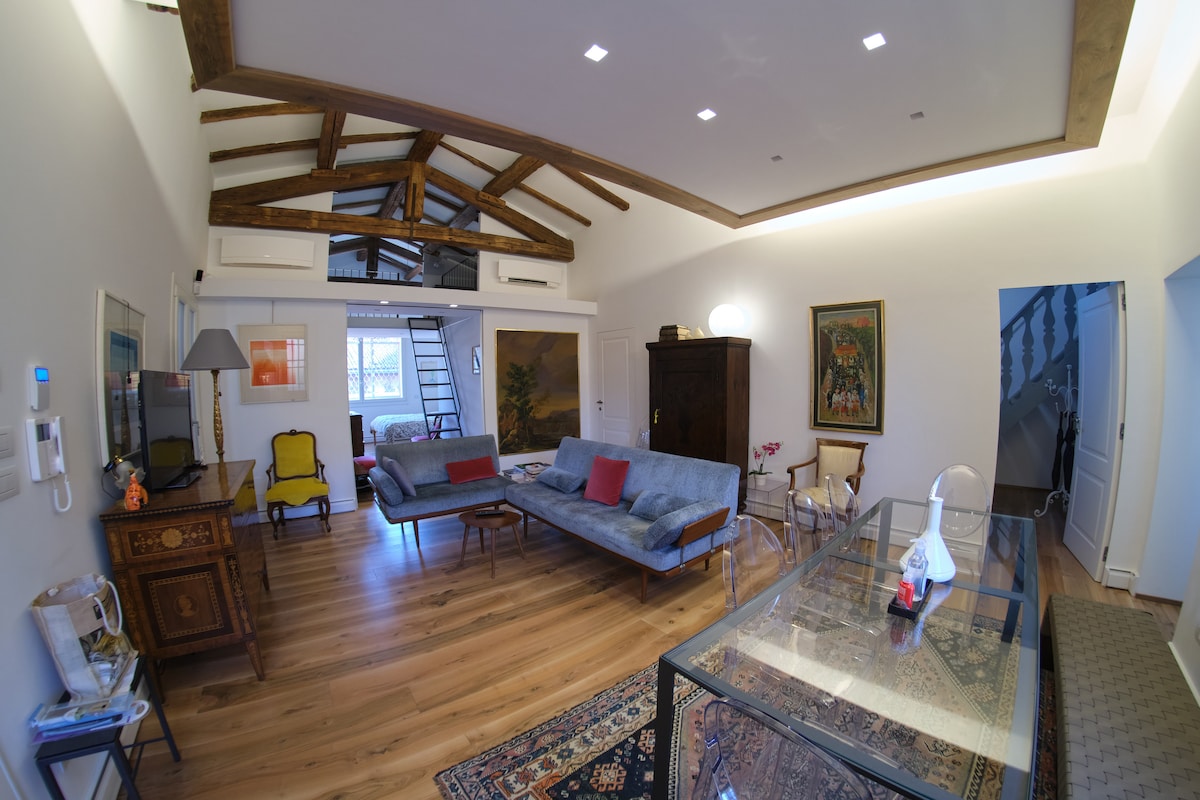 Top Airbnb: Medieval Tower with Modern Comforts:Timeless Charm a Bologna