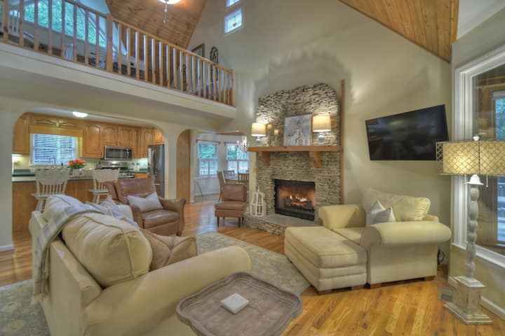 Beautiful Getaway Home In The Mountains! - Ellijay, GA