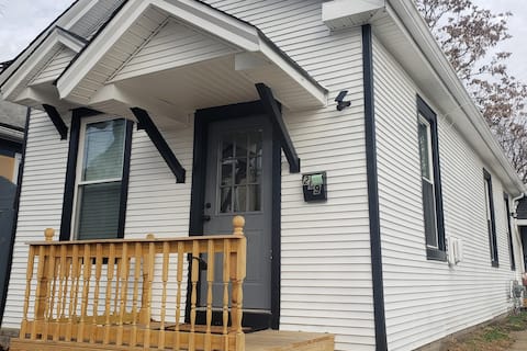 Spacious 2 BR home minutes from Downtown Cincy!