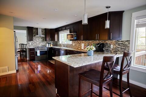 Lake View*Private*Spacious*Message for discounts