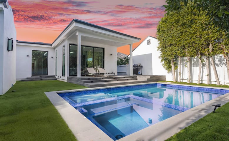 White modern villa – with BBQ/pool