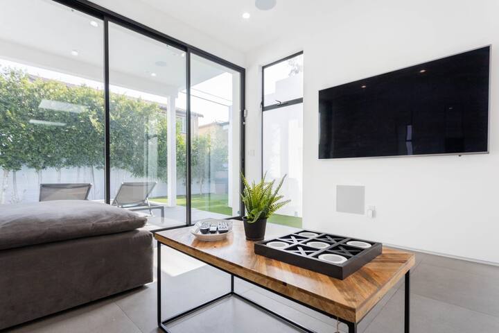 White modern villa – with BBQ/pool gallery image 5