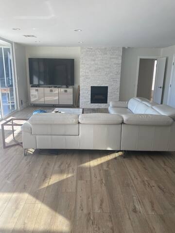 Ocean view, gorgeous condo on the sand gallery image 2