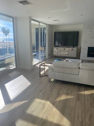 Ocean view, gorgeous condo on the sand gallery image 3