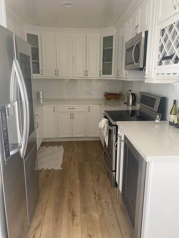 Ocean view, gorgeous condo on the sand gallery image 5