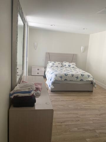 Ocean view, gorgeous condo on the sand gallery image 4