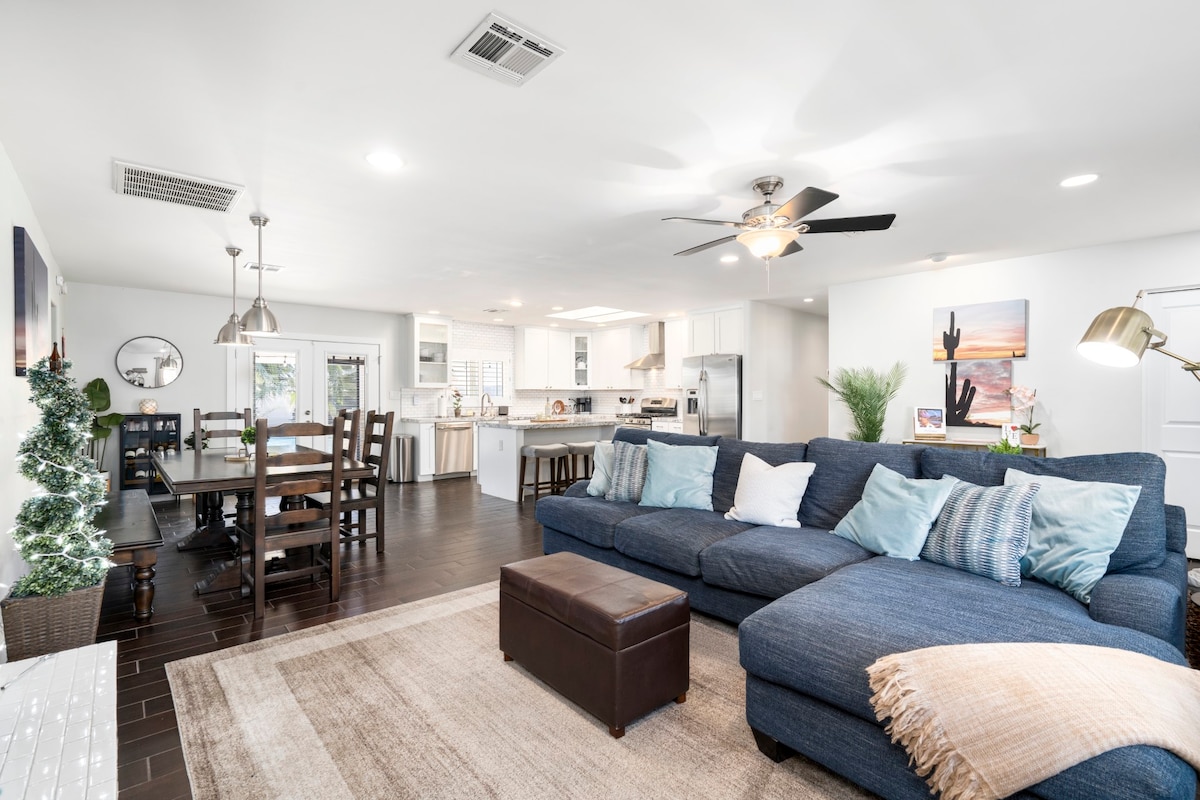 Successful Airbnb property: Large Hot Tub - Old Town - Putting Green in Park Scottsdale