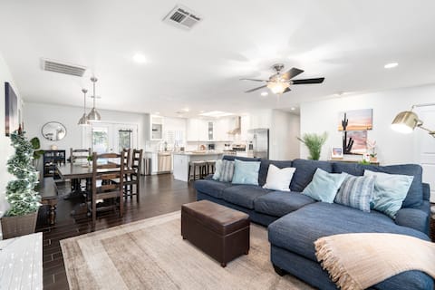 Successful Airbnb property: Large Hot Tub - Old Town - Putting Green in Park Scottsdale