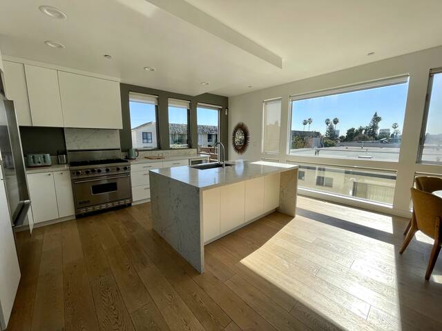 Luxe WeHo design loft w/private elevator gallery image 4