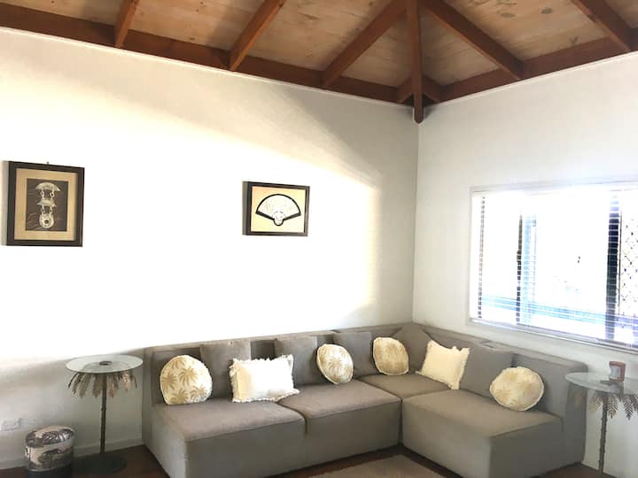 Bright And Breezy 2 Bedroom Beach House. - Peregian Beach