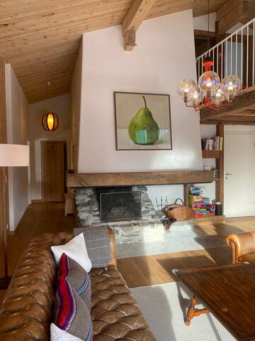 Luxurious Eco-Chalet: Swiss Mountain Escape gallery image 5