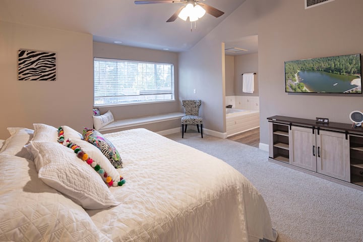 The primary bedroom comes with a king sized bed and an HD-TV with YouTube TV for all your favorite channels.