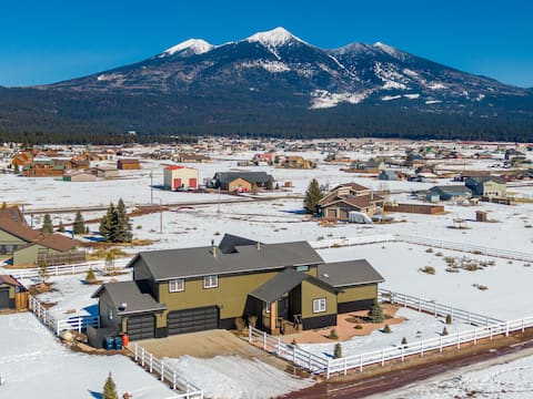 Mountain Star Retreat w/ Hot Tub and EV Charging