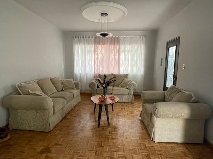 Amplia y acogedora Sala,  muebles muy cómodos 