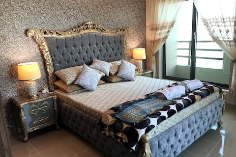 Luxury 2BED Condo with Amazing views to GIGA Mall.