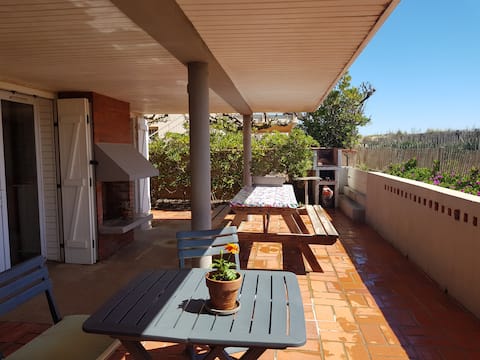 Popular Airbnb listing: Studio 2/4 p in beach house in Valras Plage
