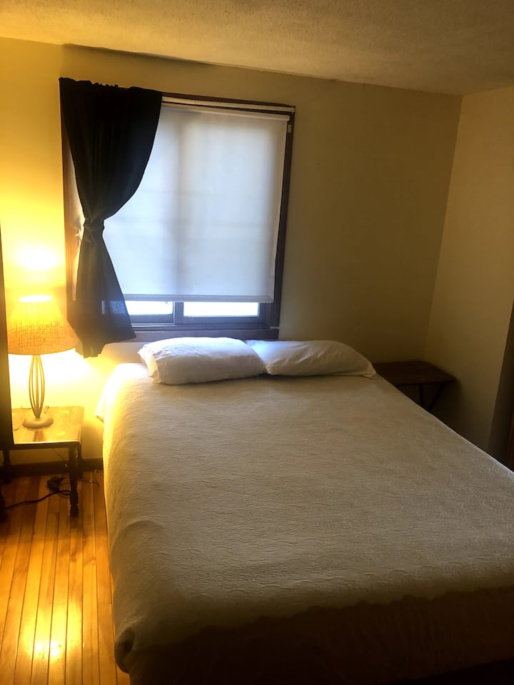 Спалня с двойно легло