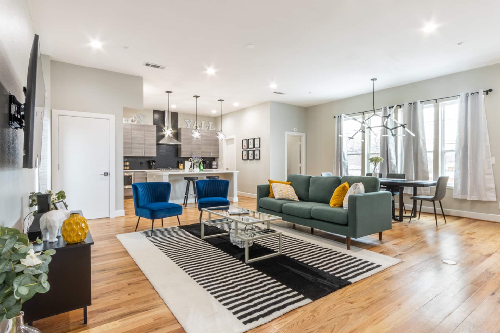 TRENDY 3bd w/Rooftop Firepit & Grill Bishop Arts