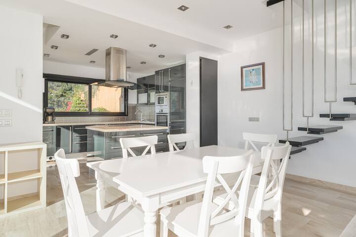 Nice Views ► Private Beach, Pool, Jacuzzi gallery image 3