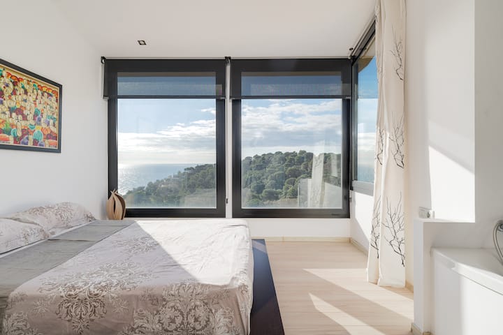 Ორადგილიანი ნომერი ზღვის ხედით