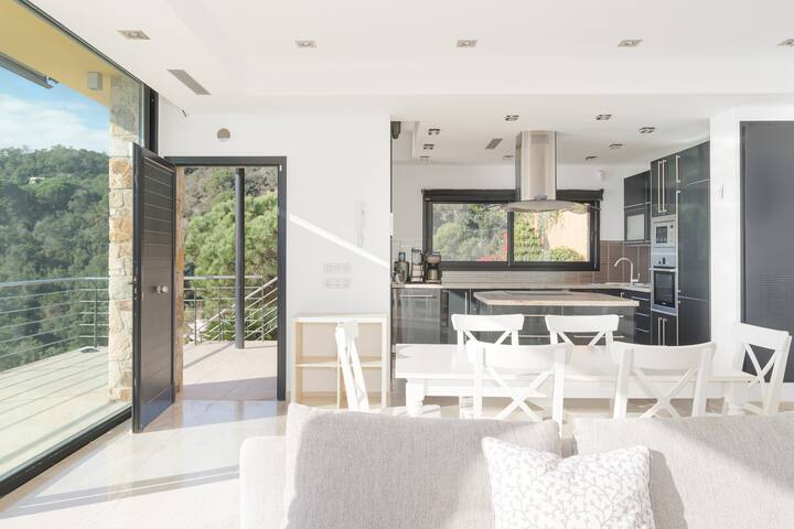 Nice Views ► Private Beach, Pool, Jacuzzi gallery image 4