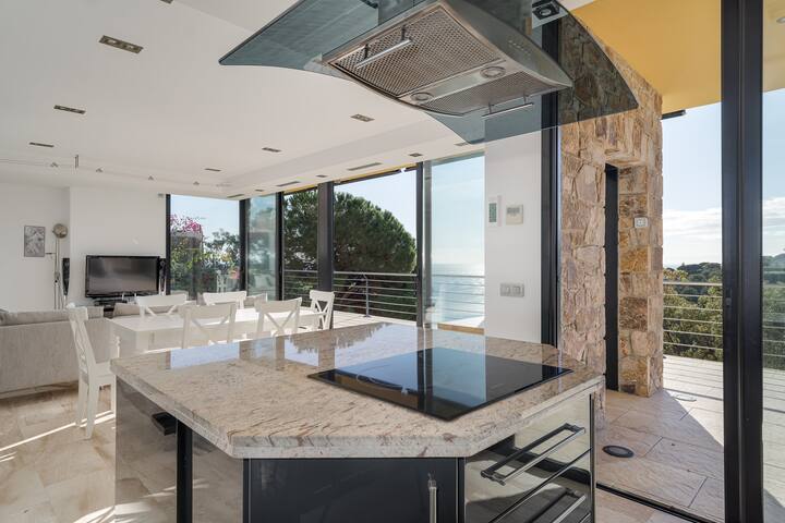 Nice Views ► Private Beach, Pool, Jacuzzi gallery image 5